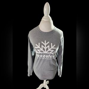 ❄️ Gildan Womens Gray  FreezeFest Long-sleeve  Tshirt Sz S